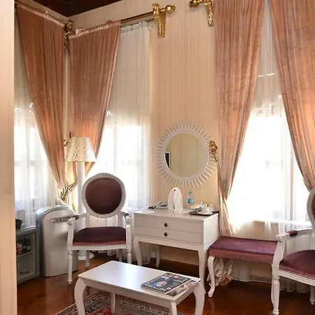 Augustus Boutique