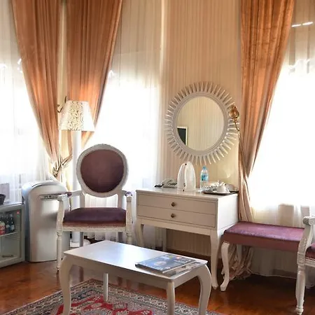 فندق Augustus Boutique 4*